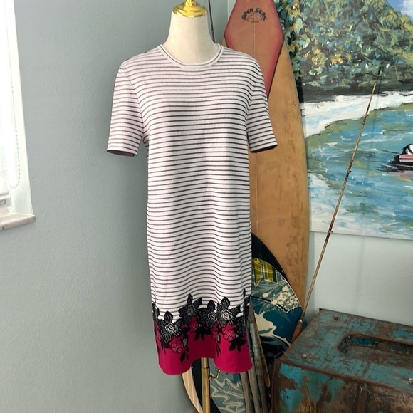 A.L.C.,Classic Striped w/Cabernet Floral Motif, Stretch, Dress, EUC,Size Medium - Picture 5 of 9